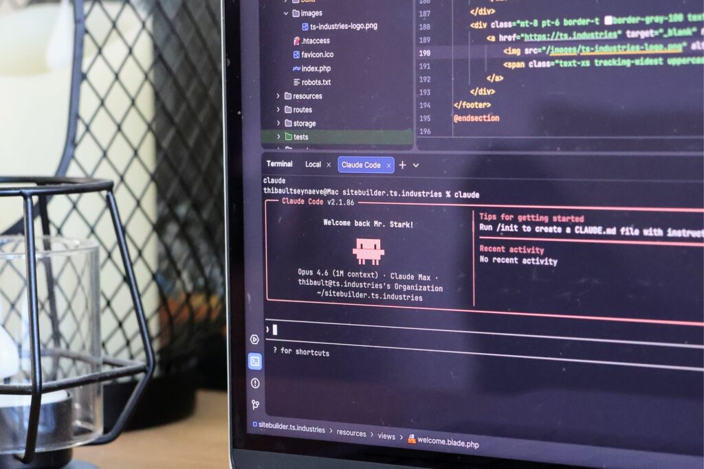 Claude Code op MacBook.